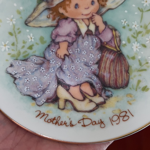 Avon 1981 Small Mother’s Day Cherished Moments Plate With Stand - Picture 3 of 14
